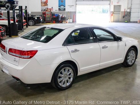 Used 2012 Lincoln MKZ FWD image 7