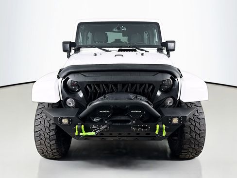 Used 2014 Jeep Wrangler Unlimited Sahara image 2