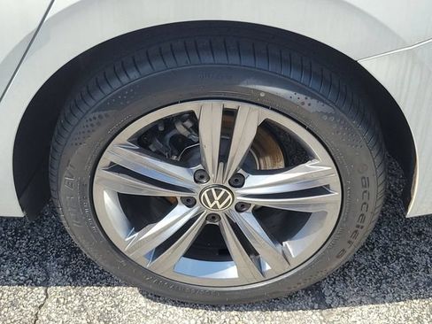 Used 2023 Volkswagen Jetta SE w/ Panoramic Sunroof Package FWD image 7