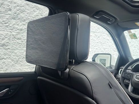 Used 2024 GMC Yukon Denali Ultimate w/ LPO, Floor Liner Package AWD/4WD image 17