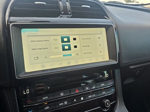 Used 2018 Jaguar F-PACE Portfolio image 41