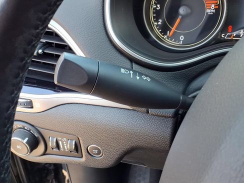 Used 2021 Jeep Cherokee Limited AWD/4WD image 23