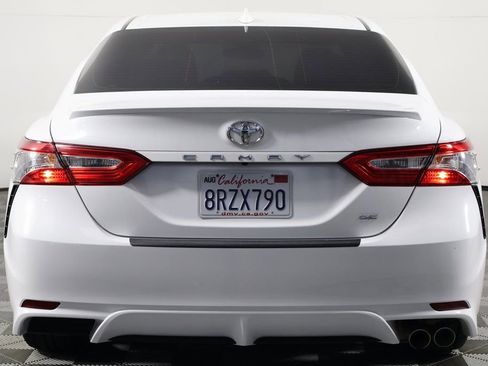 Used 2020 Toyota Camry SE image 5