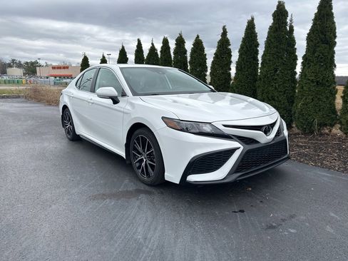 Certified 2021 Toyota Camry SE w/ Cold Weather Package image 2