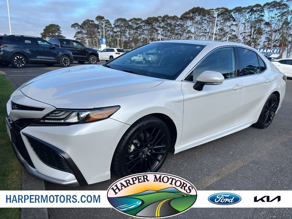 Used 2021 Toyota Camry XSE FWD image 1