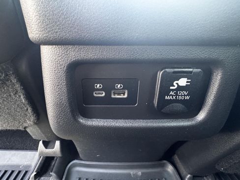 Used 2022 Nissan Pathfinder Platinum AWD/4WD image 19