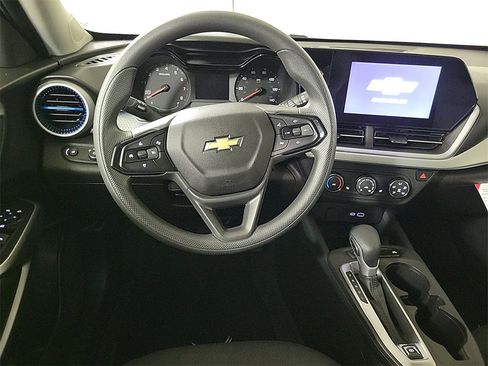 Used 2024 Chevrolet Trax LS w/ LS Convenience Package image 15