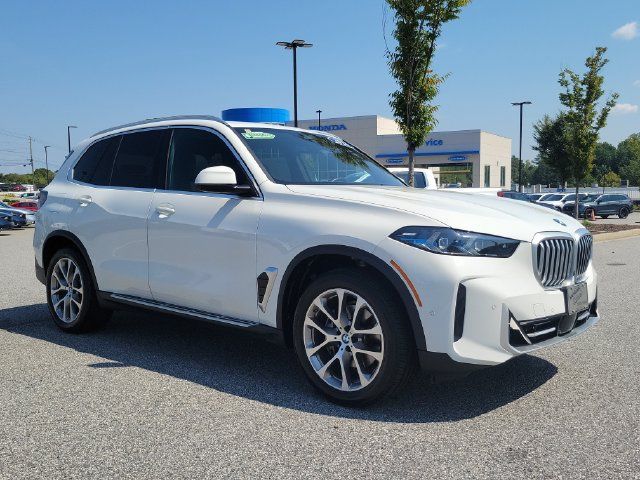 Used 2026 BMW X5 xDrive40i AWD/4WD image 3
