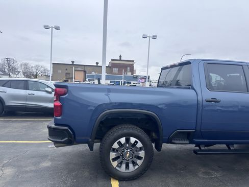 Used 2024 Chevrolet Silverado 2500 Custom w/ Custom Value Package image 9