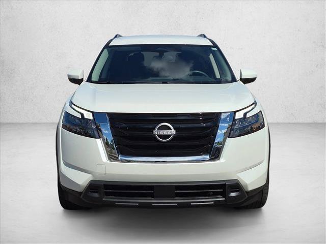 Used 2024 Nissan Pathfinder SV FWD image 2