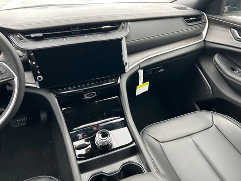 New 2026 Jeep Grand Cherokee Limited w/ Limited Altitude Package AWD/4WD image 29