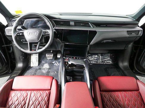 Used 2024 Audi SQ8 e-tron Premium Plus w/ Black Optic Package AWD/4WD image 20