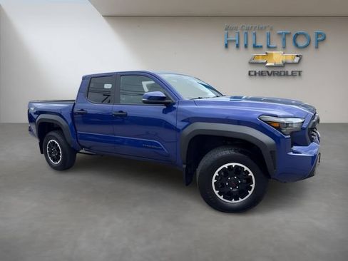 Used 2025 Toyota Tacoma TRD Off-Road w/ TRD Off Road Upgrade Package AWD/4WD image 2
