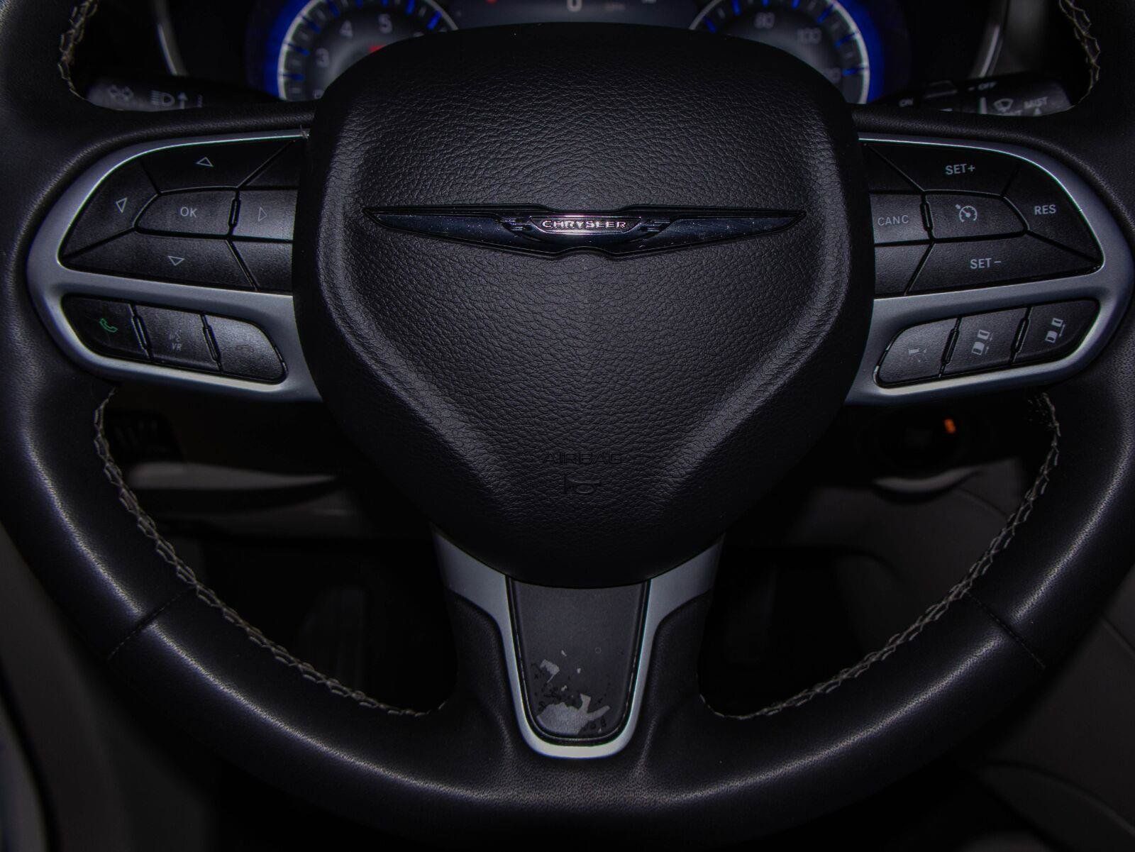 Used 2022 Chrysler Pacifica Touring-L FWD image 11
