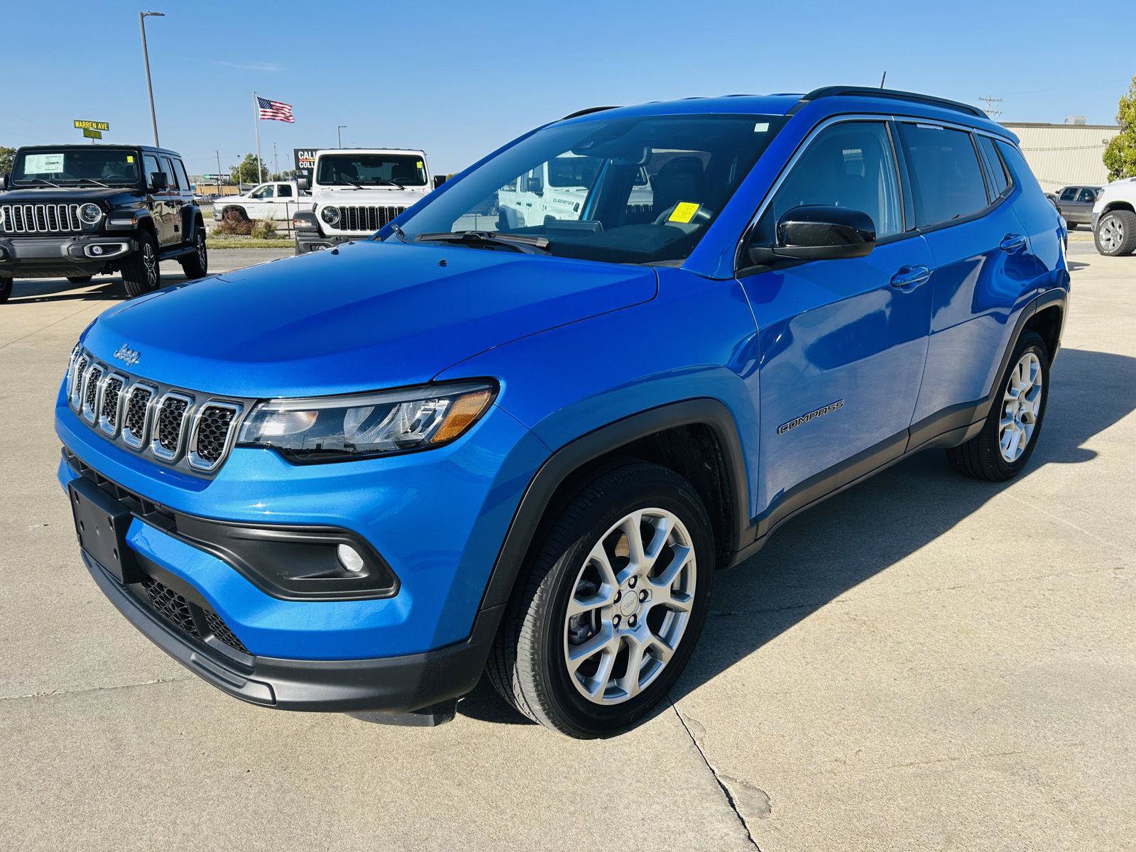 Used 2023 Jeep Compass Latitude AWD/4WD image 30