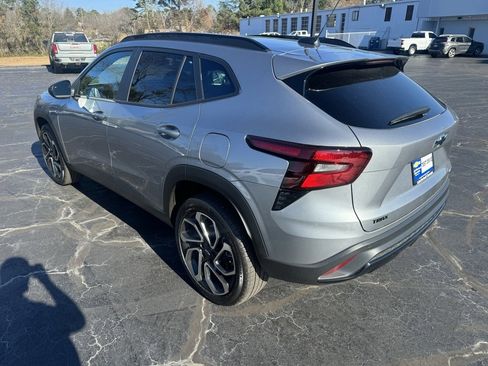 Used 2025 Chevrolet Trax RS w/ Driver Confidence Package image 3