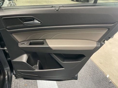 Certified 2023 Volkswagen Atlas SE w/ Panoramic Sunroof Package AWD/4WD image 6
