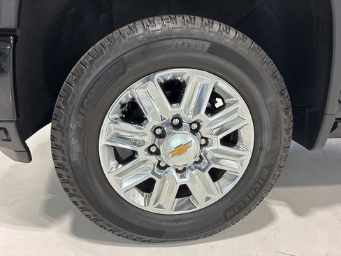 Used 2024 Chevrolet Silverado 2500 High Country w/ High Country Premium Package AWD/4WD image 16