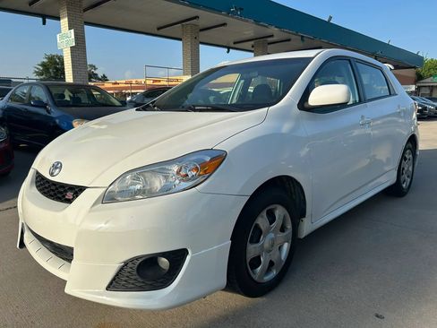Used 2010 Toyota Matrix S FWD image 1