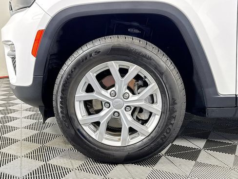 Used 2023 Jeep Grand Cherokee Limited AWD/4WD image 30
