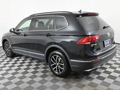 Certified 2021 Volkswagen Tiguan SE w/ Panoramic Sunroof Package image 9