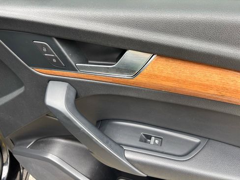 Used 2021 Audi Q5 2.0T Premium image 26