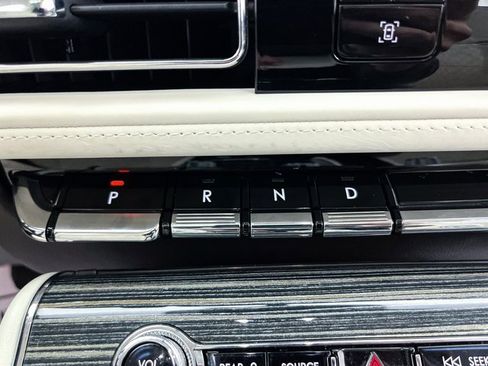 Used 2023 Lincoln Aviator Black Label w/ Dynamic Handling Package image 30