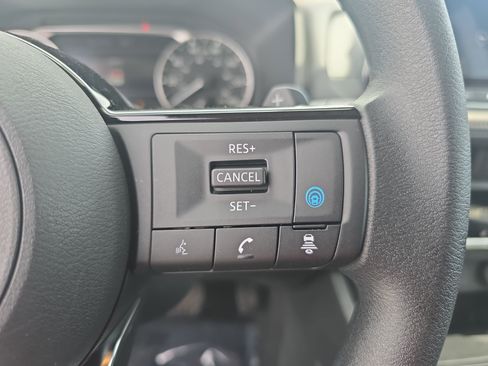Used 2023 Nissan Rogue SV FWD image 17