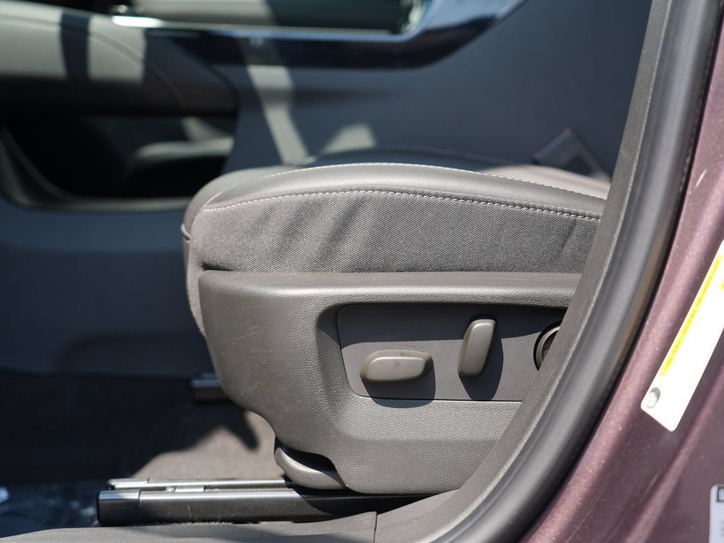 Certified 2024 Buick Envision Preferred AWD/4WD image 15