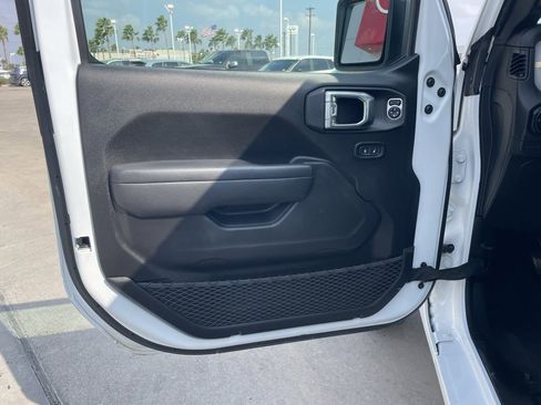 Used 2025 Jeep Gladiator Sport image 12