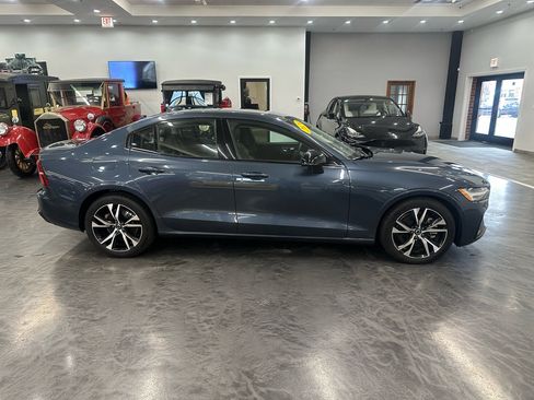 Used 2024 Volvo S60 B5 Core image 4