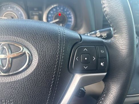 Used 2017 Toyota Sienna XLE Premium image 16