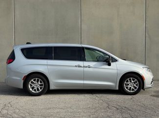 Used 2024 Chrysler Pacifica Touring-L video 2