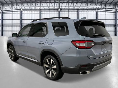 New 2025 Honda Pilot Touring image 3
