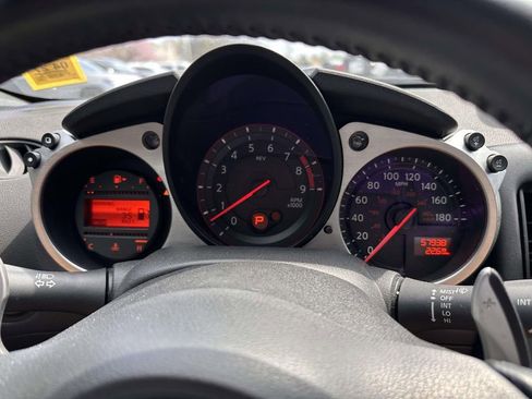 Used 2019 Nissan 370Z Roadster RWD image 17
