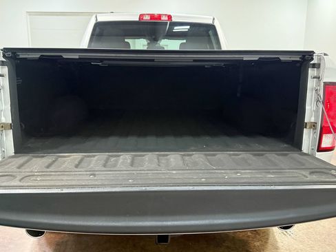 Used 2017 RAM 1500 Express RWD image 27