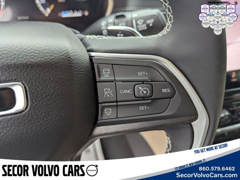 Used 2024 Jeep Grand Cherokee Limited image 12