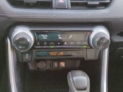 Used 2022 Toyota RAV4 XLE image 22