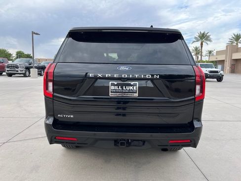 Used 2025 Ford Expedition Active RWD image 9