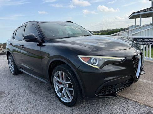Used 2018 Alfa Romeo Stelvio Ti Sport AWD/4WD image 3