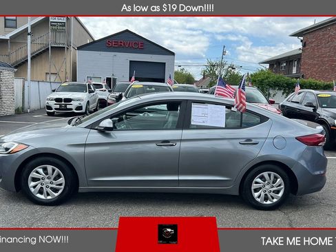Used 2018 Hyundai Elantra SE FWD image 2