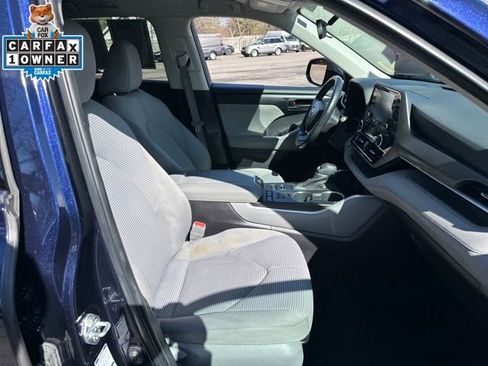 Used 2022 Toyota Highlander LE image 11