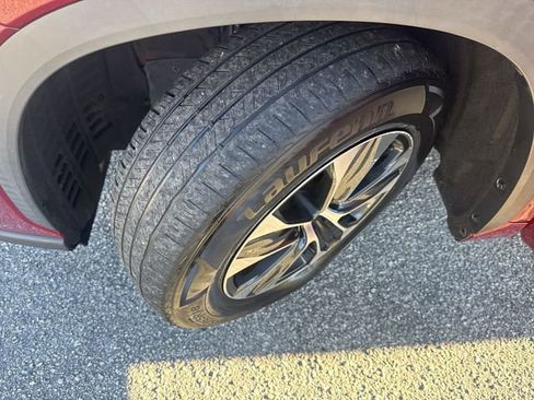 Used 2020 Toyota Highlander XLE image 36