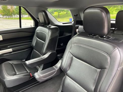 Used 2023 Ford Explorer XLT w/ Equipment Group 202A AWD/4WD image 24