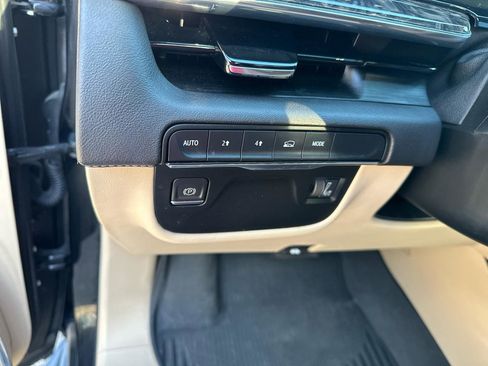 Used 2021 Cadillac Escalade Premium Luxury image 15