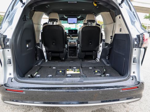 Used 2025 Toyota Sienna Platinum FWD image 42