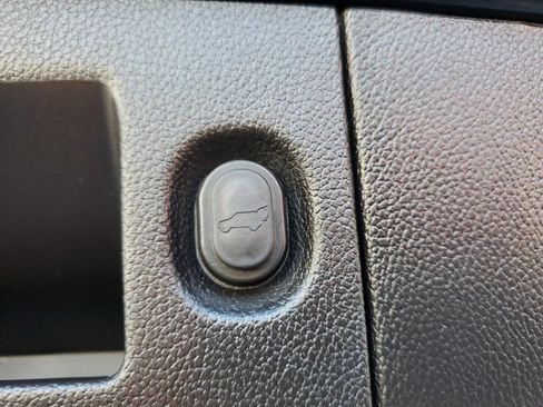 Used 2020 Cadillac Escalade Luxury image 10