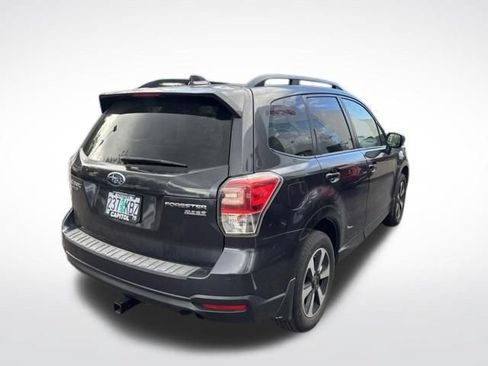 Used 2017 Subaru Forester 2.5i Premium AWD/4WD image 2