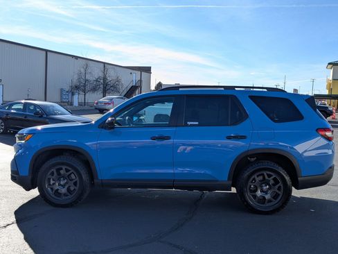 Used 2025 Honda Pilot TrailSport image 9