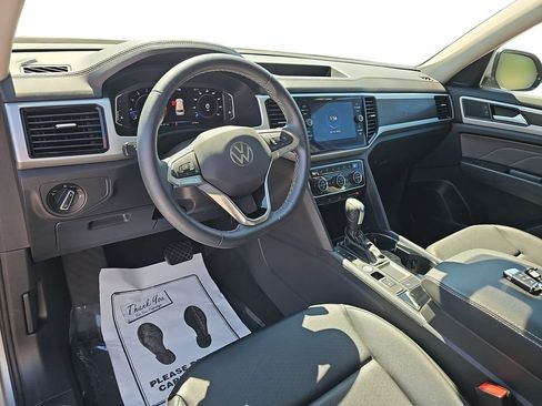 Used 2023 Volkswagen Atlas SE w/ Panoramic Sunroof Package FWD image 16